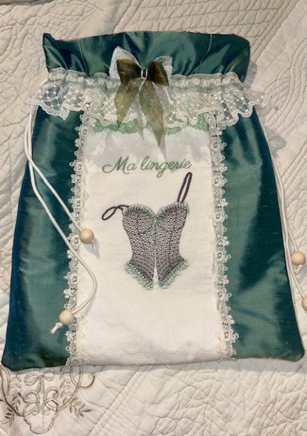 Petit sac à lingerie fine en soie et coton, Vert et Blanc.