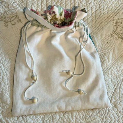 Petit sac à lingerie fine en soie et coton, Vert et Blanc. – Image 3