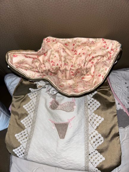Petit sac à lingerie fine en soie et coton piqué Blanc – Image 2