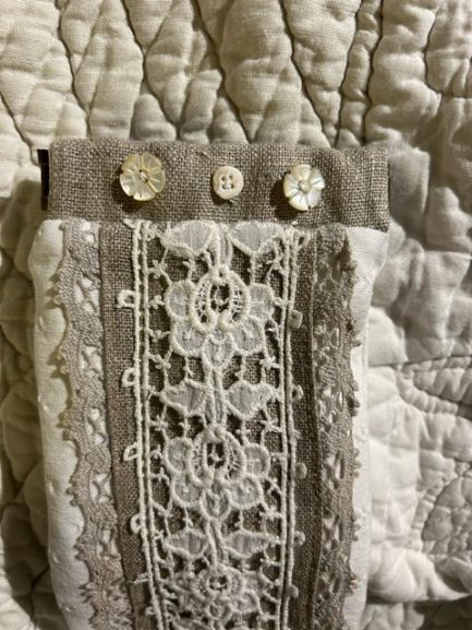 Petit étui à lunettes en lin et dentelle fine – Image 3