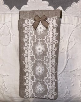 Petit étui à lunettes en lin, dentelle fine et perles