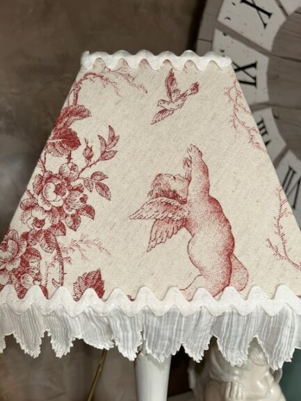 Lampe Petit Ange » en toile de Jouy. – Image 5