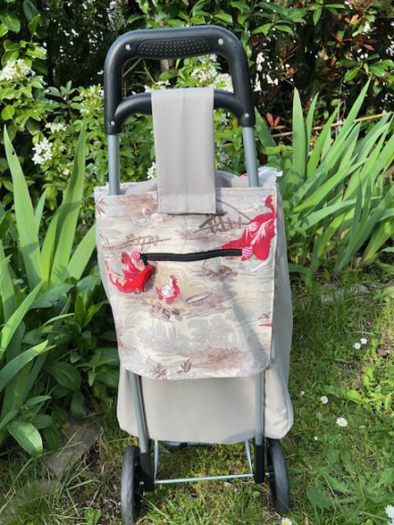 Chariot de courses en toile de Jouy rouge et taupe . – Image 2