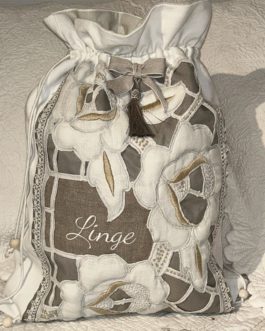 Sac à linge en dentelle ‘’grosses fleurs‘’