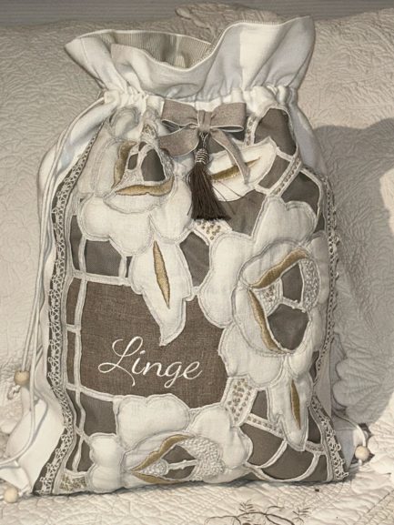 Sac à linge en dentelle ‘’grosses fleurs‘’ – Image 2