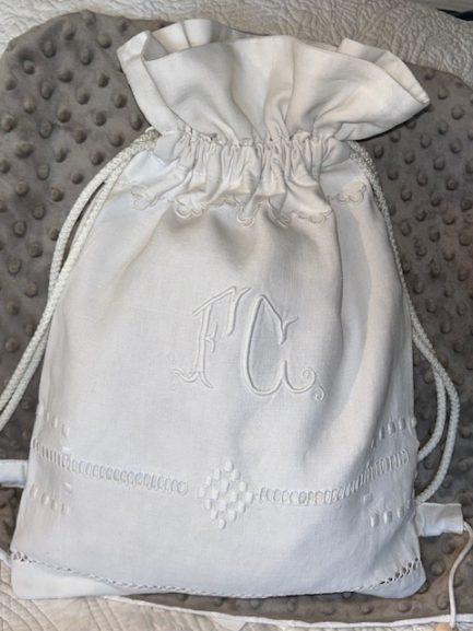 Petit sac à linge blanc monogramme
