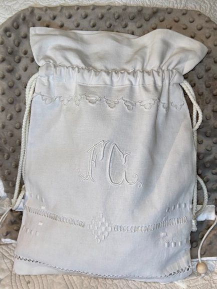 Petit sac à linge blanc monogramme – Image 3