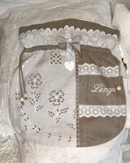 Sac à linge ‘’petit cœur ‘’ lin et broderie