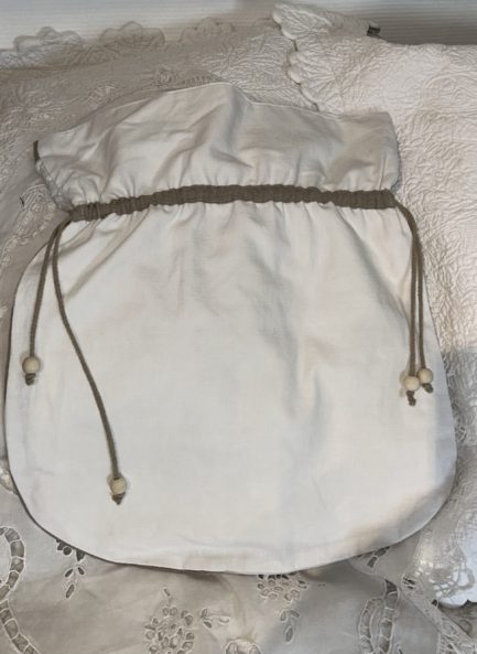Sac à linge ‘’petit cœur ‘’ lin et broderie – Image 2
