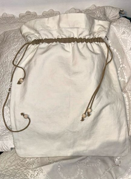 Grand sac à linge brodé écru. – Image 2
