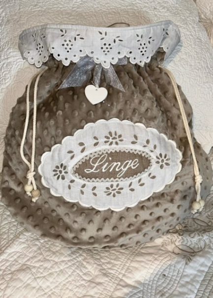 Sac à linge petit cœur, taupe tout doux