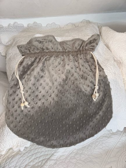 Sac à linge petit cœur, taupe tout doux – Image 2
