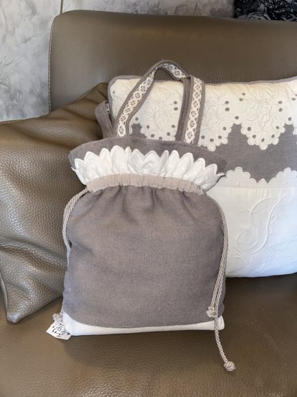Sac ‘’cœur’’ style Shabby chic, gris et blanc monogramme SL – Image 2
