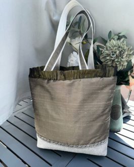Sac romantique en soie bronze et poupée ancienne