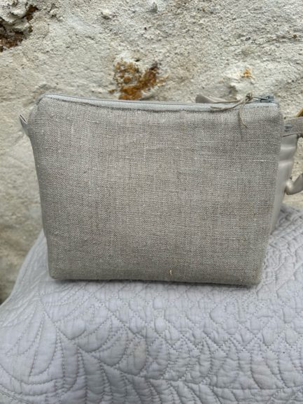 Petite trousse à maquillage en lin et dentelle très fine. – Image 2