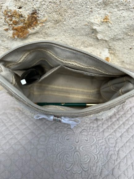 Petite trousse à maquillage en lin et dentelle très fine. – Image 3