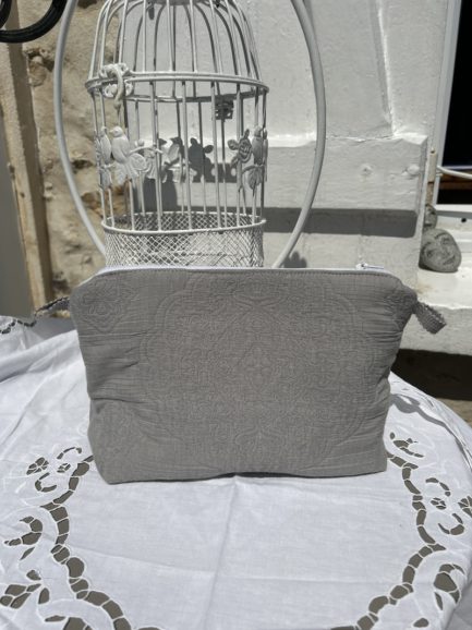 Trousse grise en dentelle anglaise – Image 2