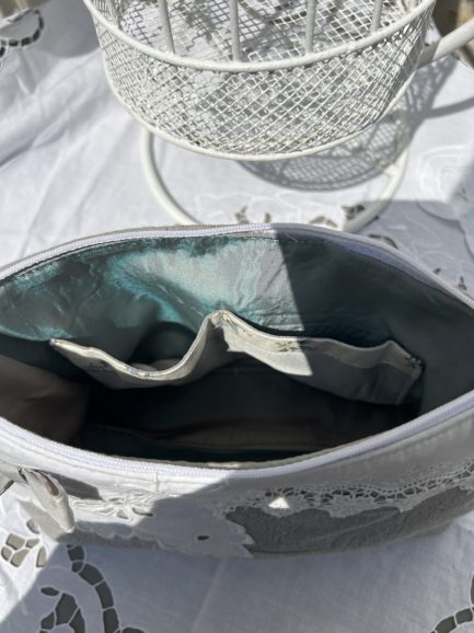 Trousse grise en dentelle anglaise – Image 3