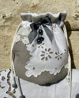 Pochon rond gris souris, dentelle anglaise