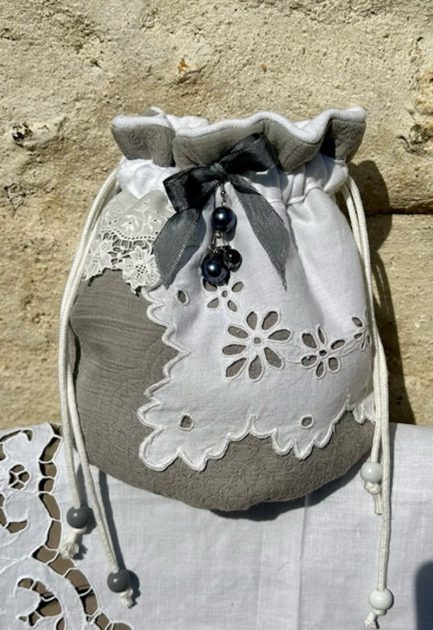 Pochon rond gris souris, dentelle anglaise – Image 2