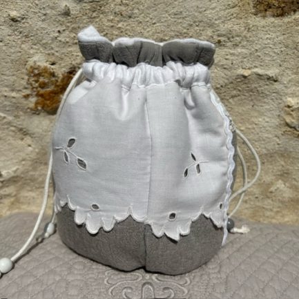 Pochon rond gris souris, dentelle anglaise – Image 3
