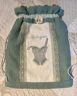 Petit sac à lingerie fine en coton vert et blanc