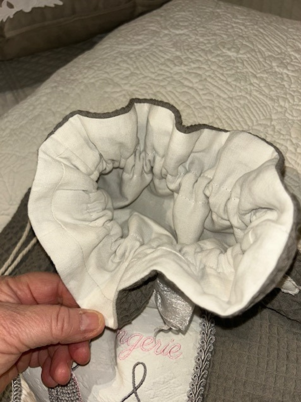 Petit sac à lingerie blanc, gris, rose – Image 4